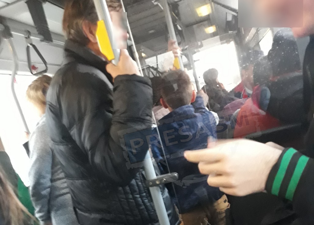 Scandal pe autobuz în județ. Șoferul a sunat la 112, pasagera și-a cerut drepturile