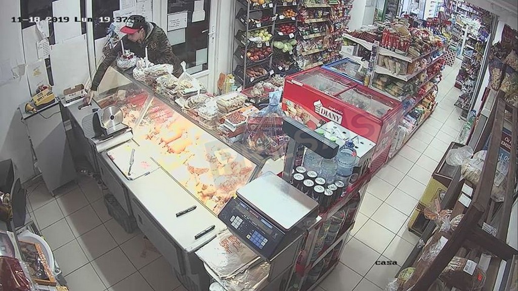 Un sătmărean obișnuia să își facă cumpărăturile ”pe gratis”. Polițiștii l-au ”cazat” gratuit în Arest