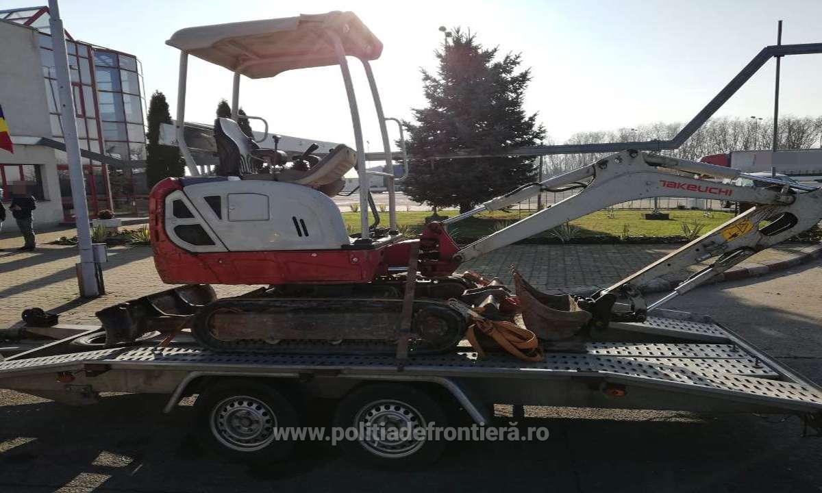 FOTO. Excavator, de zeci de mii de lei, confiscat de polițiști în PTF Petea