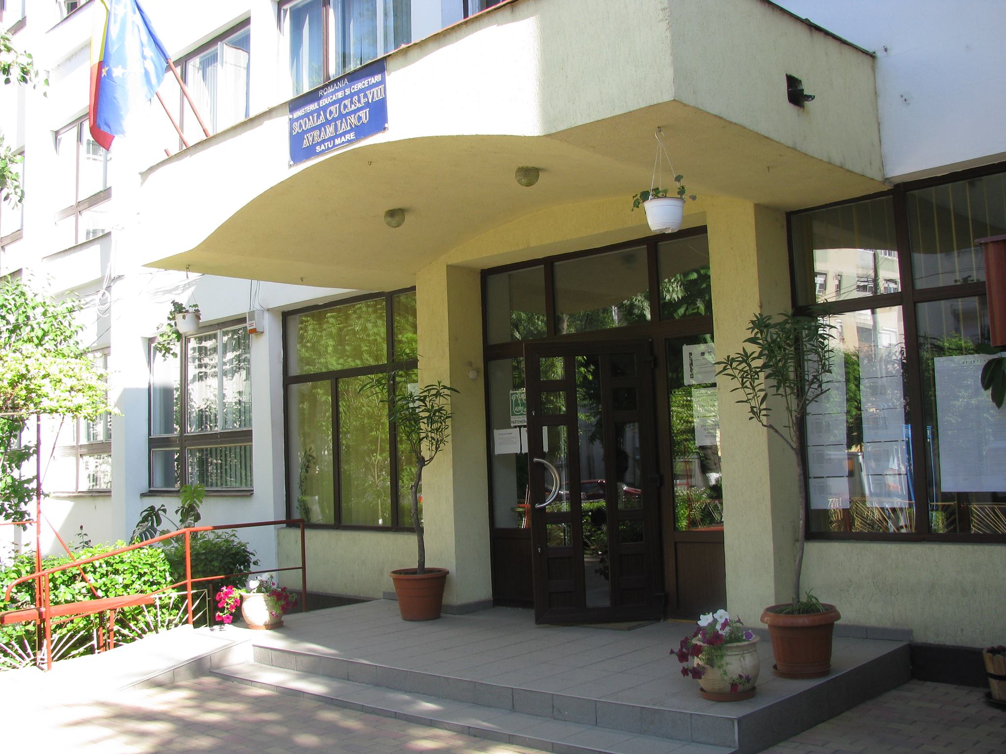 O profesoară a sunat la 112: Un elev s-a plâns că ar fi fost atacat cu un cuțit în Satu Mare