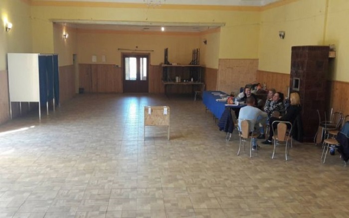 Secții inedite de votare în județul Satu Mare: bar, cămin de bătrâni și case particulare