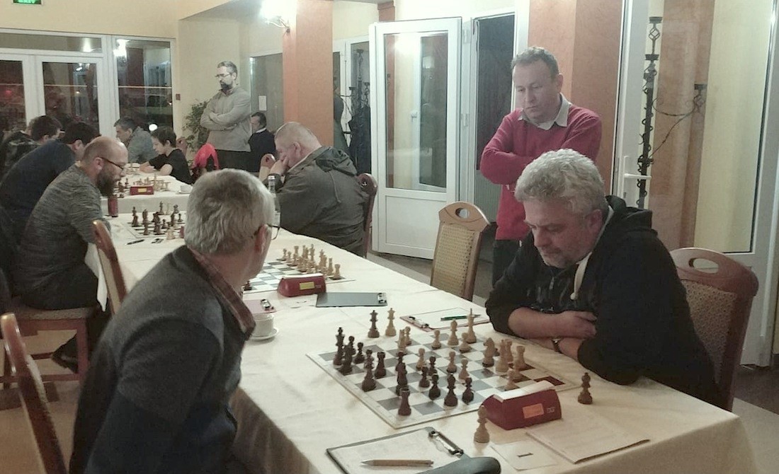 FOTO. GM Andrei Istrățescu se impune din nou la Cupa Orașului Tășnad la șah