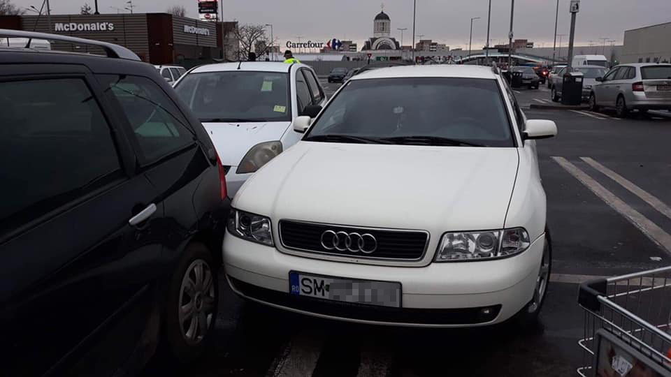 FOTO. Mr. Bean la Kaufland. A uitat de frână, a făcut accident, apoi a fugit!