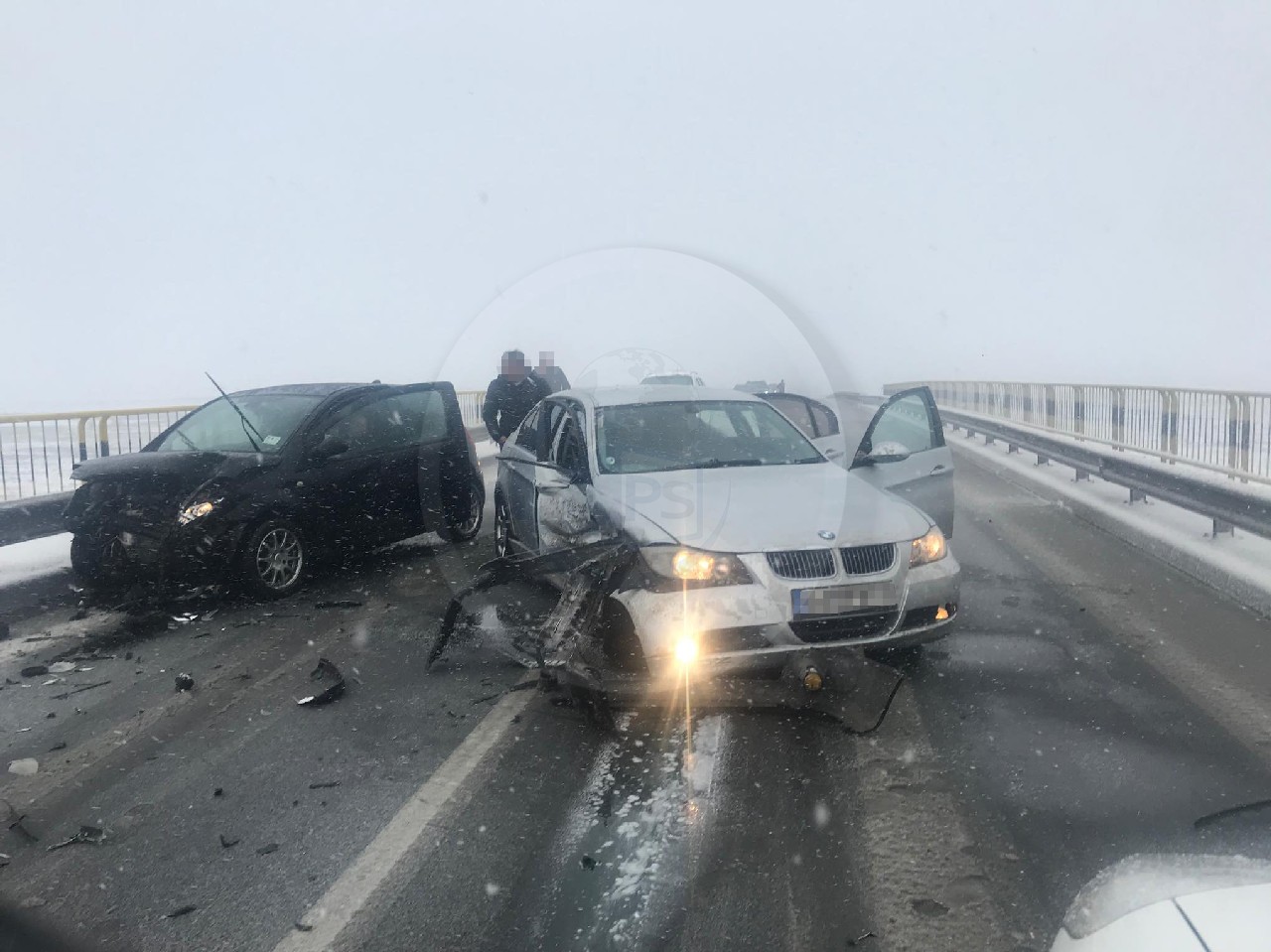 FOTO. BMW+anvelope vară, egal accident. Prima zăpadă, primul accident serios