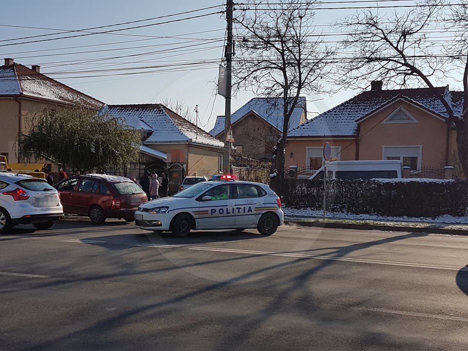 FOTO. O șoferiță a provocat un accident pe Drumul Careiului. Un tânăr a ajuns la Urgențe