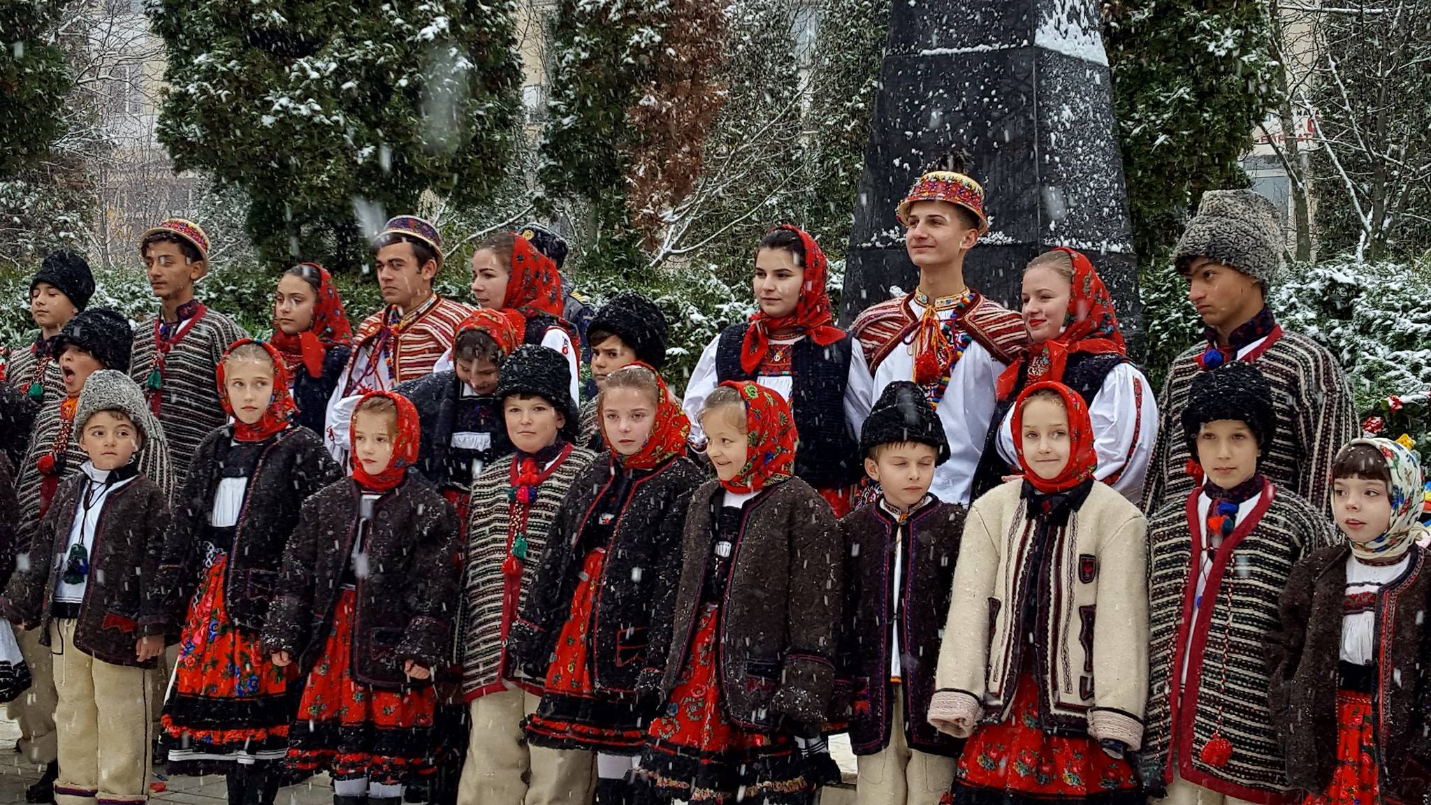 Păstrătorii de tradiții, așteptați la Festivalul Datinilor de Iarnă, din Negrești-Oaș