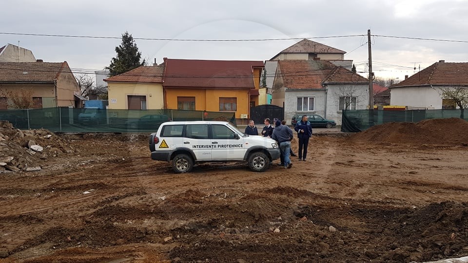 FOTO/VIDEO. Pericol în zona Lidl. S-a găsit o grenadă