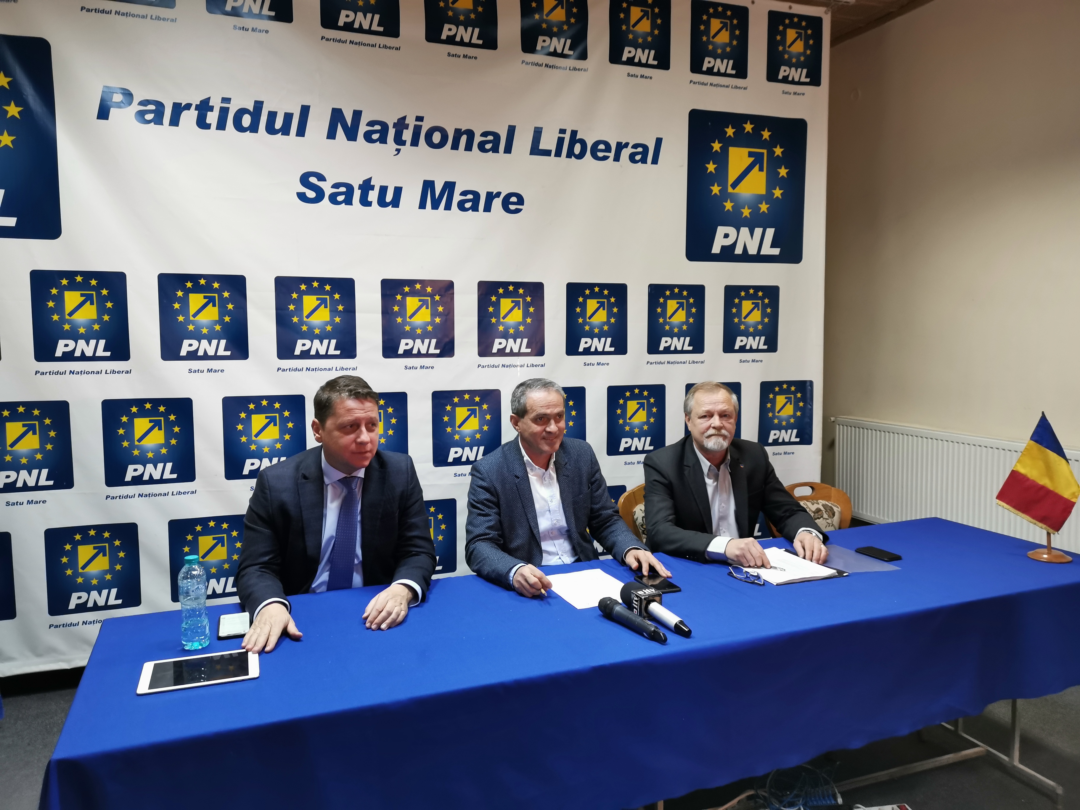 FOTO. Cadou de Crăciun de la PNL. Primăriile primesc banii pentru salarii