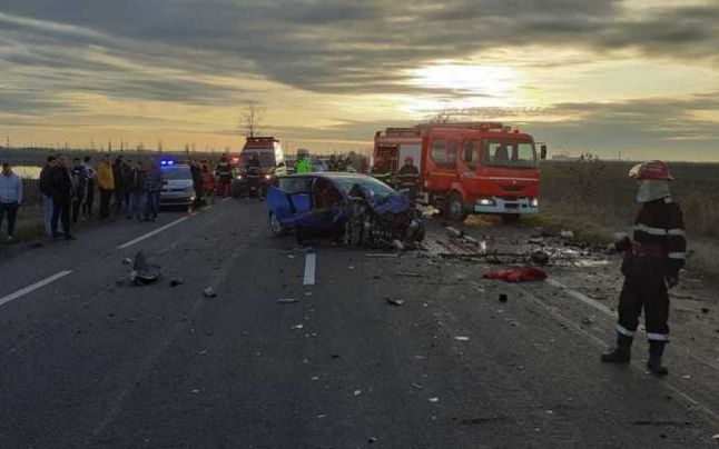 FOTO. Plan roșu declanșat pe DN 2. Accident rutier cu trei morți și patru răniți, în ziua de Crăciun