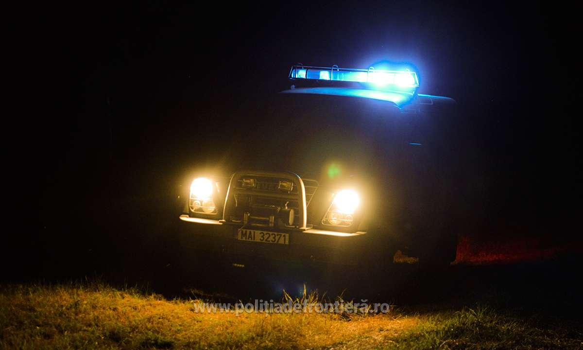 Tinerii au pornit pe jos spre Ungaria. Au fost prinși de polițiști