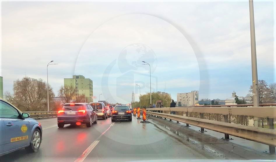 FOTO. "Cadou" de sărbători. Craterele de pe podul Decebal, în reabilitare