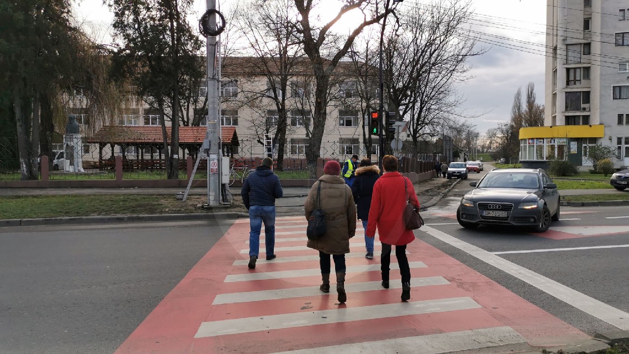 FOTO/VIDEO. Atenție, șoferi și pietoni! Semaforul de la "Economic", funcțional