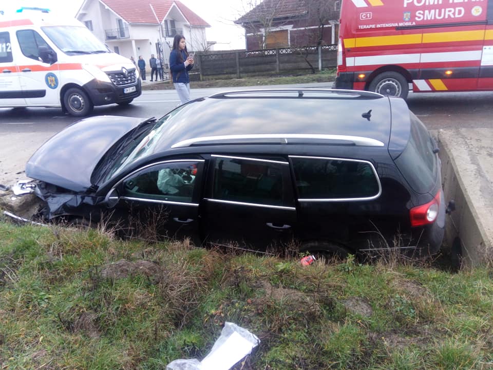 Accident cu victimă în județ. Un tânăr a intrat cu mașina într-un cap de pod