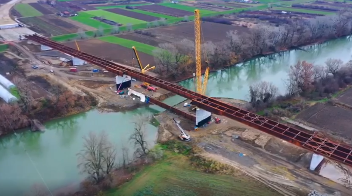 FOTO/VIDEO. Podul peste Someș prinde contur la marginea municipiului Satu Mare