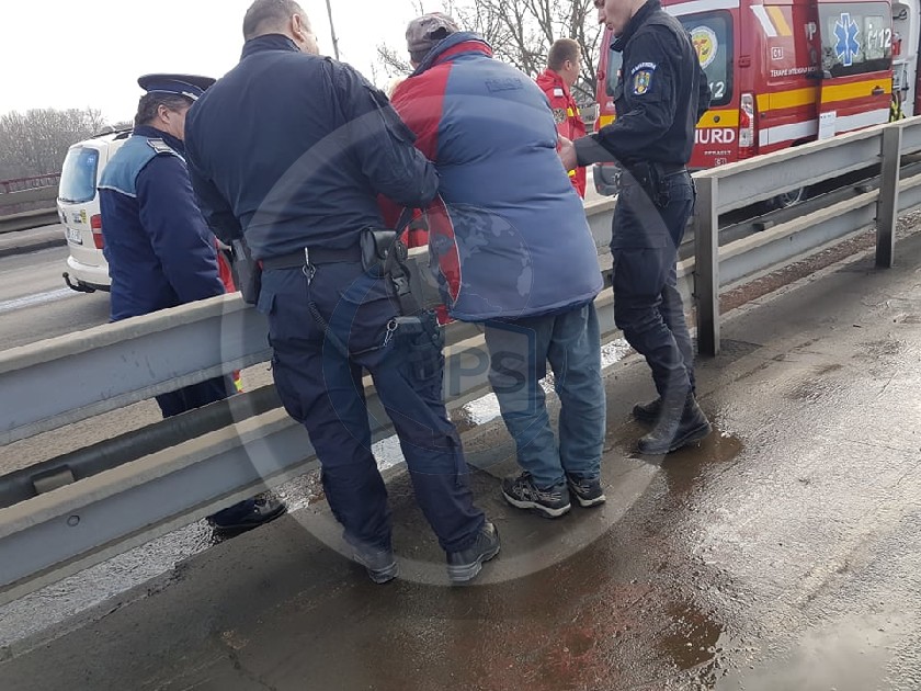 FOTO. Sătmărean salvat de la moarte. A încercat să se arunce de pe podul Golescu