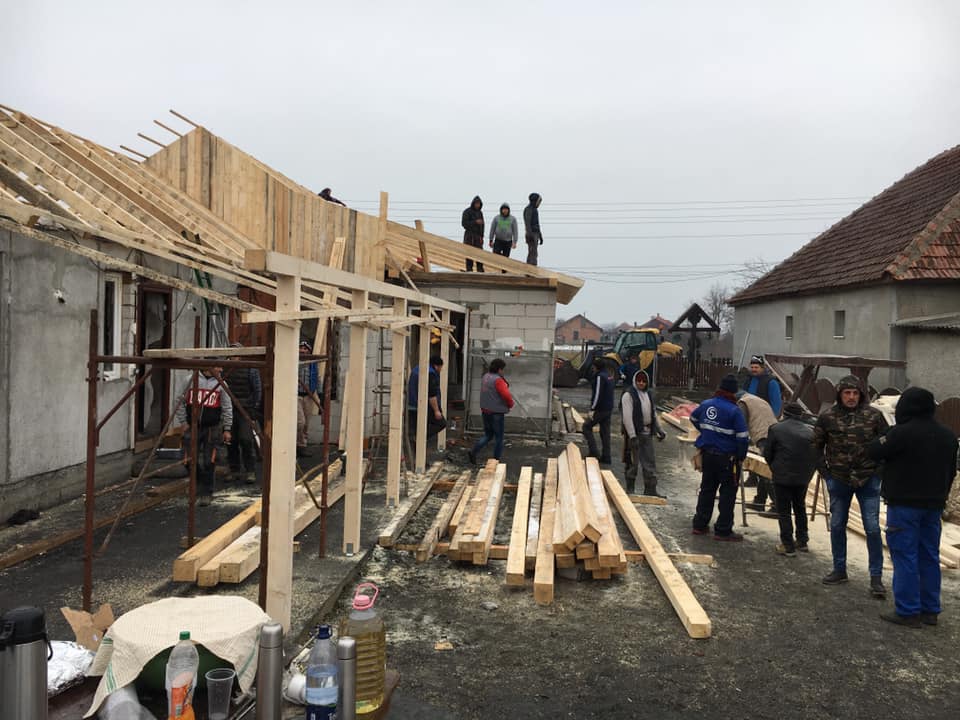 FOTO. Minunea continuă! Familie din județ, salvată de bunătatea sătmărenilor