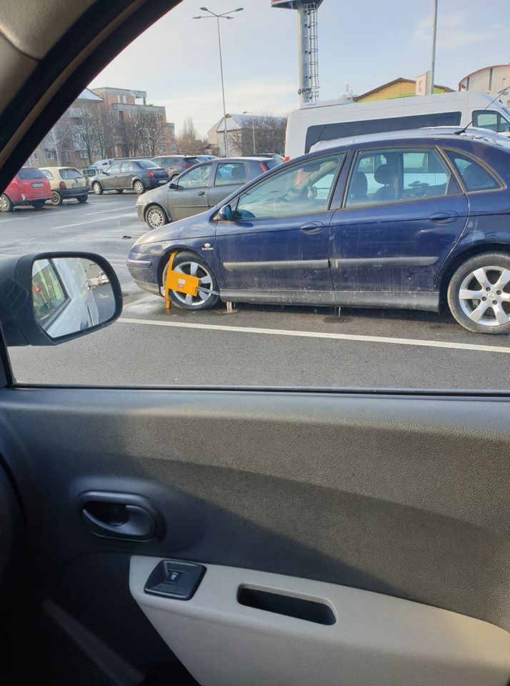 FOTO/VIDEO. Se blochează roțile la Kaufland, în Satu Mare. Poliția: este ilegal!