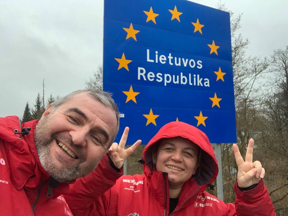 FOTO/VIDEO. Soții Bertici au anunțat când vin acasă! Primii sătmăreni ajunși în ”polul frigului”