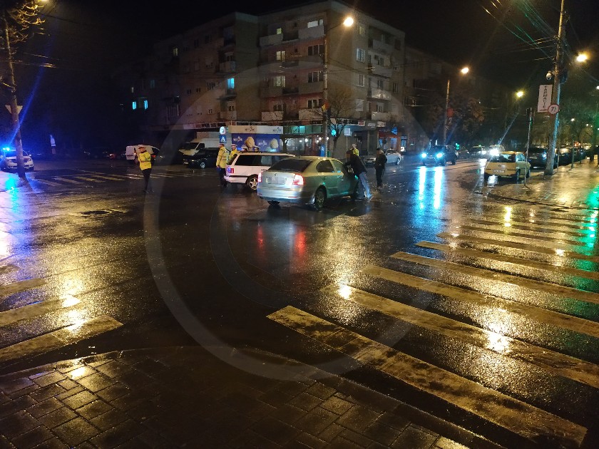 FOTO. Accident pe Calea Traian. Impact între două automobile