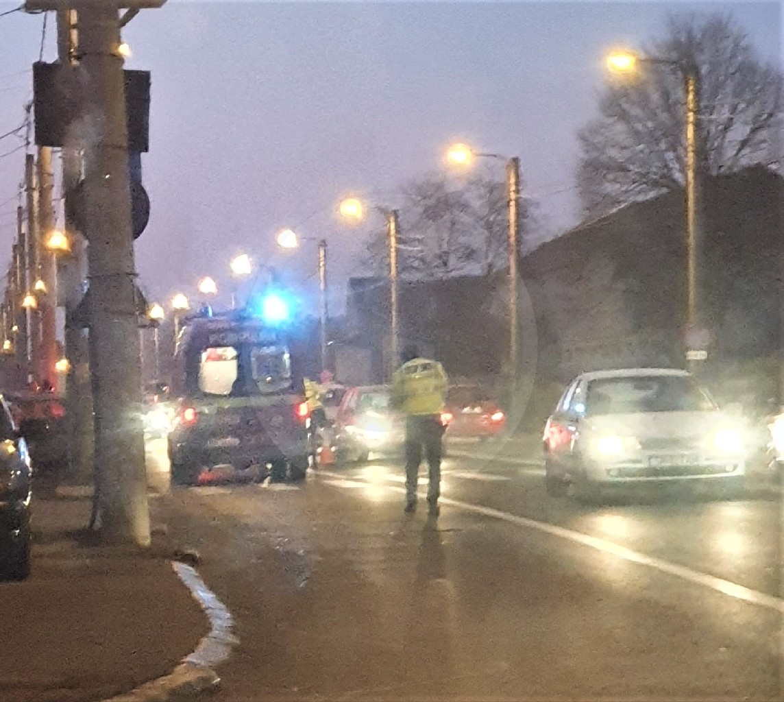 FOTO. Tânără (22 ani) lovită de mașină pe B-dul Lucian Blaga. La un pas de tragedie