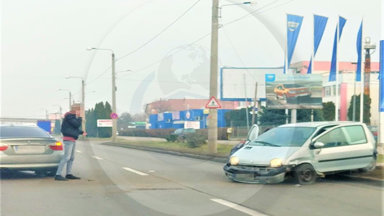 FOTO. Accident pe Drumul Botizului. Impact între un BMW și un Renault