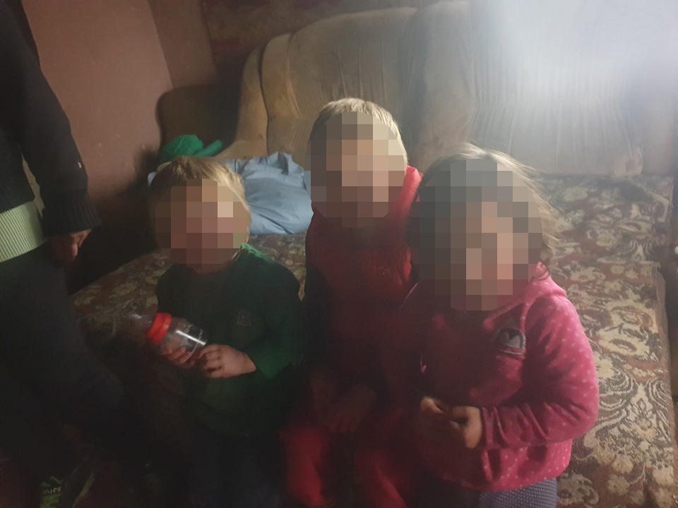 Tamas (12 ani), copilul din Satu Mare care muncește pentru ca frățiorii lui să aibă mâncare