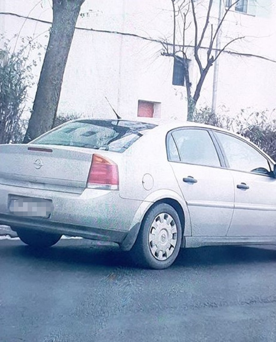 FOTO. Sătmărean căutat pe Facebook. Mașina i-a fost lovită, dar șoferul a fugit