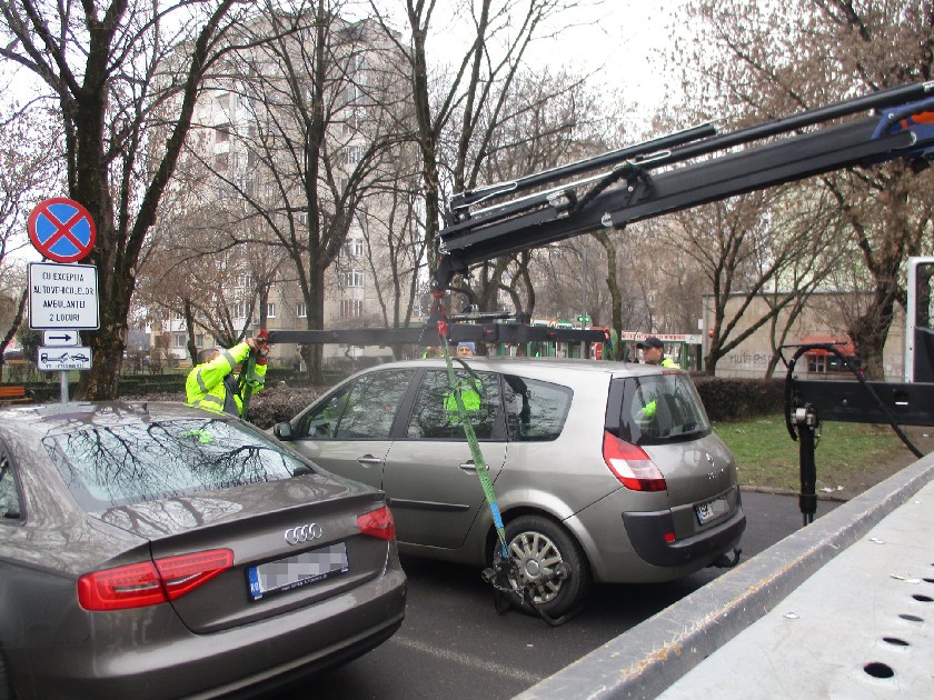 FOTO. ”Ambulanță” ridicată din față de la Urgență! Tupeu maxim, taxat ca la carte