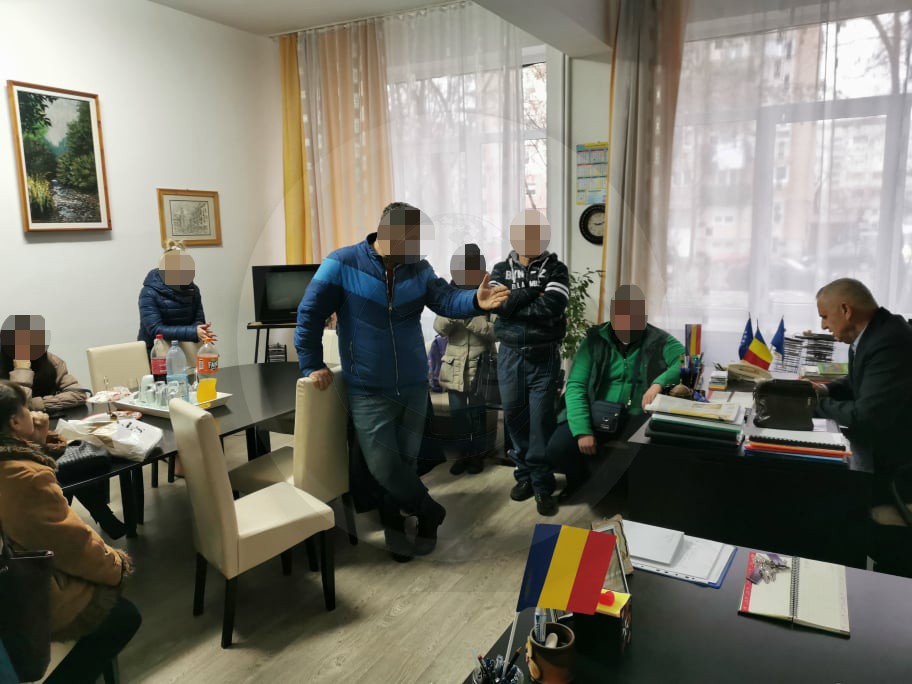 VIDEO. Avocatul Poporului face anchetă la o școală din Satu Mare, după greva părinților