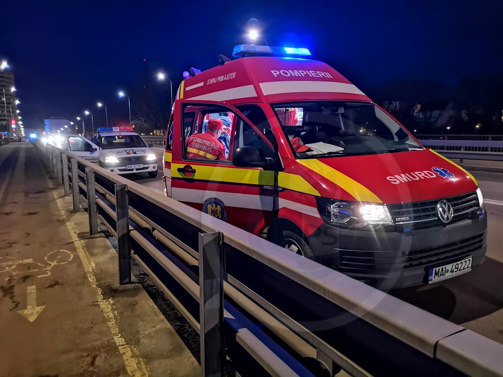 Un bărbat a amenințat că se aruncă în Someș, de pe Podul Golescu. Ceartă din dragoste