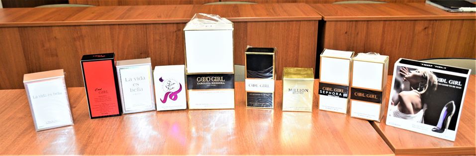 FOTO. În Piața Someș nu se vând doar țigări, ci și parfumuri false/furate! :)))