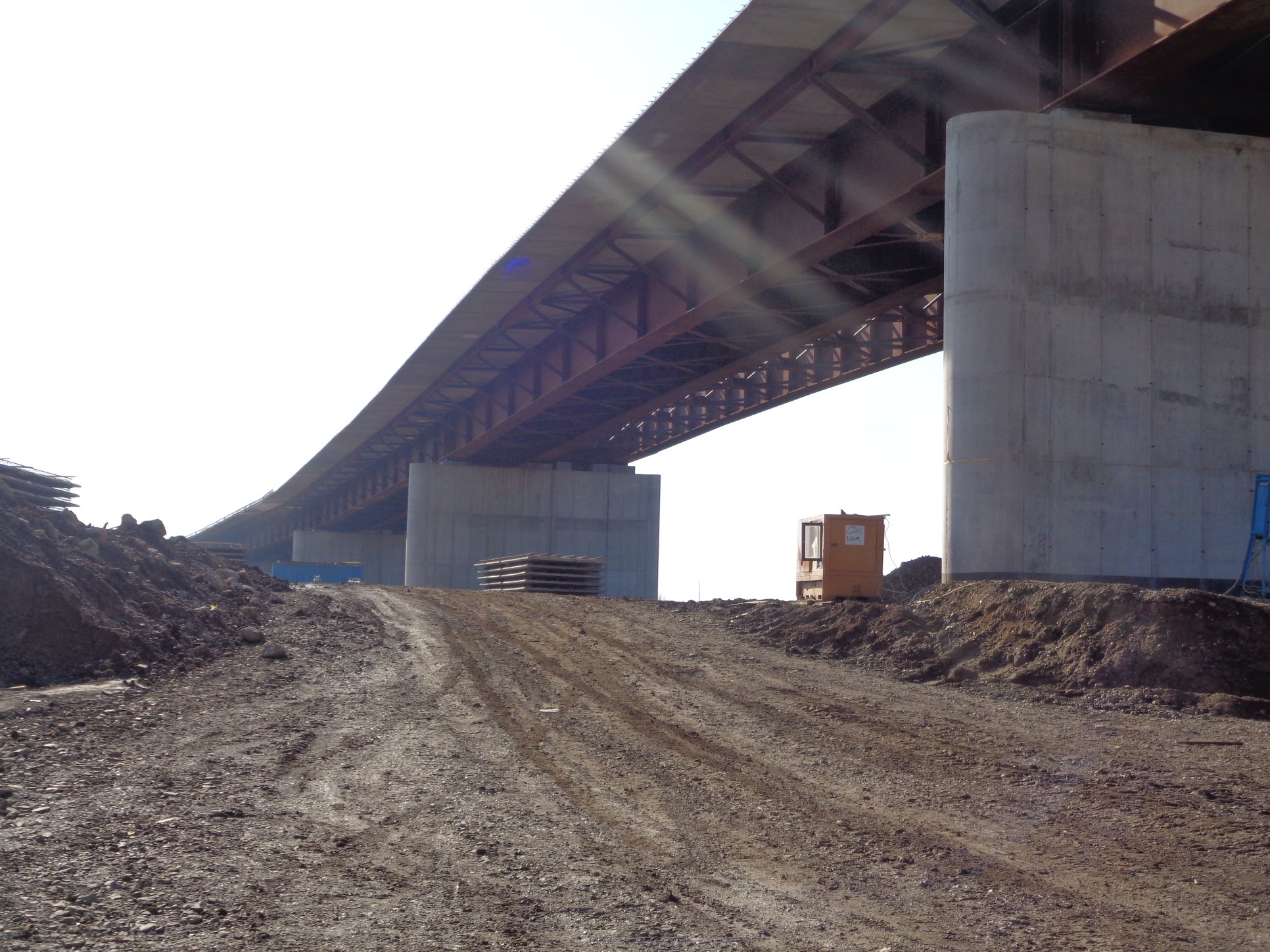 FOTOGALERIE. Podul peste Someș, în municipiul Satu Mare, tot mai aproape de finalizare