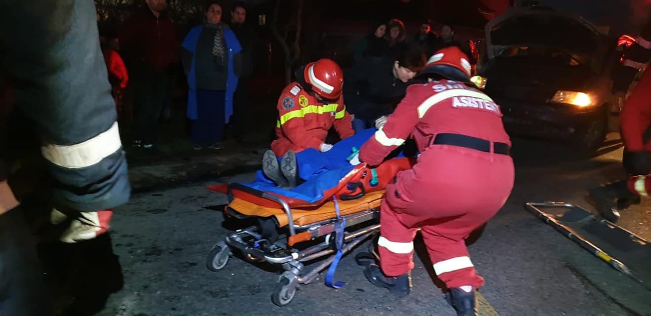 Sătmărean, la un pas să ardă de viu! Vecinul l-a ”inundat” ca să-l salveze