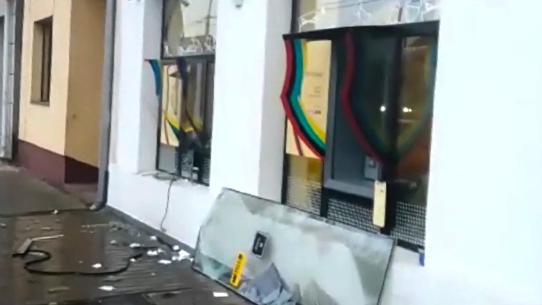 FOTO/VIDEO. Jaf ca-n filme în Arad și Timiș. Bacomate aruncate în aer