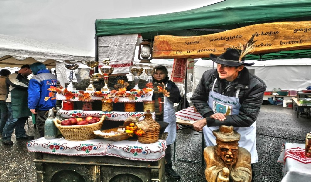 VIDEO. Un român, între maghiari, la concursul de tăiat porci al UDMR Satu Mare