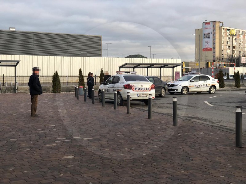 FOTO. Alarmă la mall-ul NEPI din Satu Mare. S-a furat o mașină, intervenție a poliției
