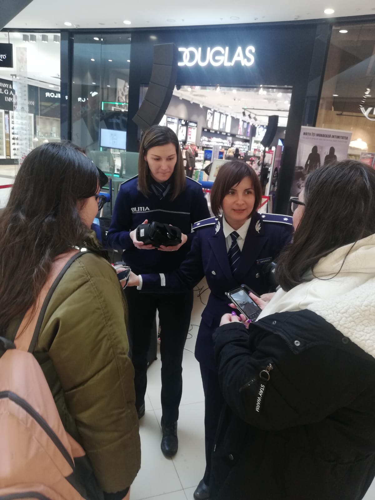 FOTOGALERIE. Poliția și Jandarmeria, în mall-ul NEPI Satu Mare. Ținta: hoții din locuințe