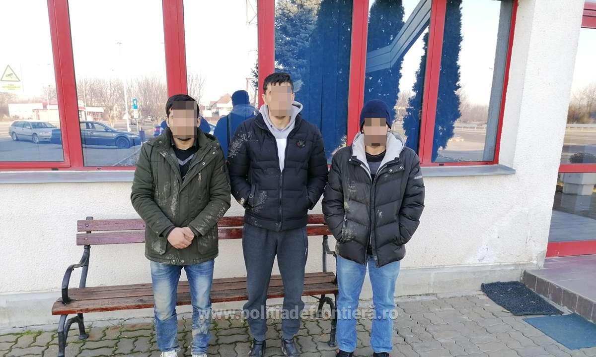 FOTO. Patru migranți opriți de polițiști în județ! Unul a ajuns la Urgență