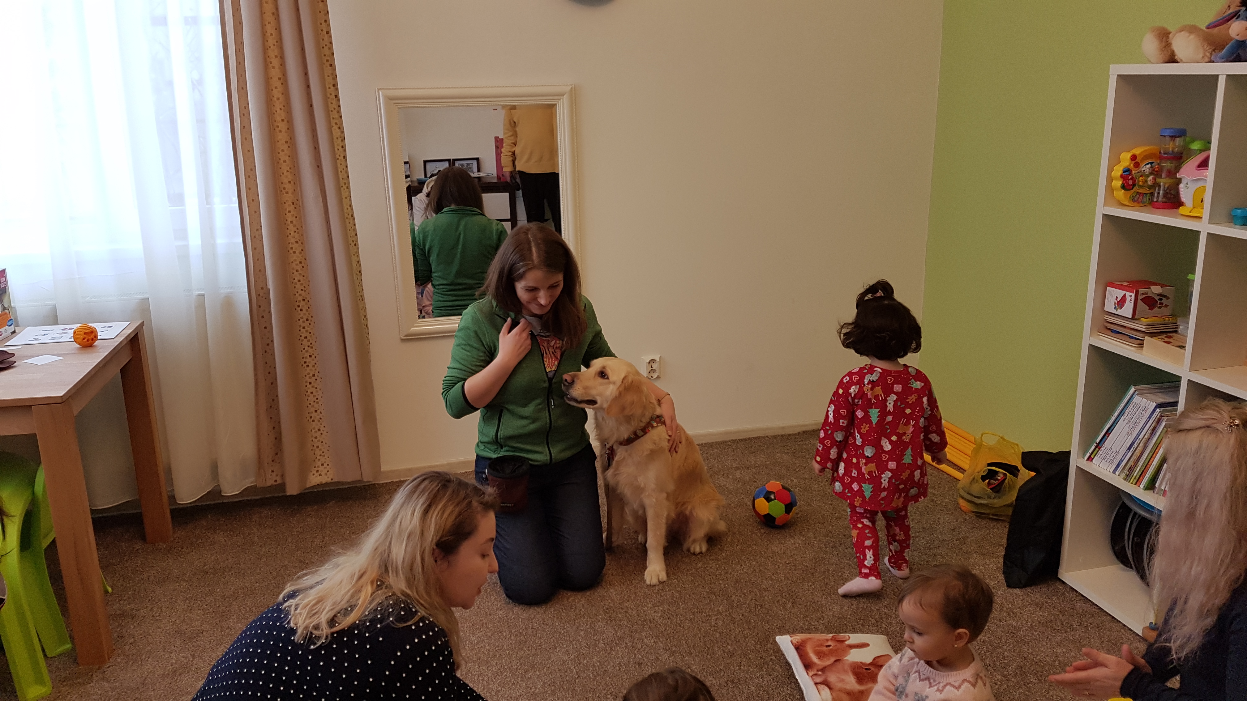 FOTOGALERIE. Prima clinică de psihoterapie pentru copii cu ajutorul câinilor