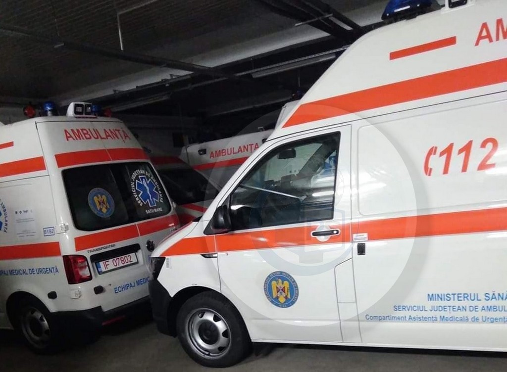 FOTO. Sătmarul minunilor! 15 ambulanțe noi, trase pe dreapta. Se folosesc cele vechi