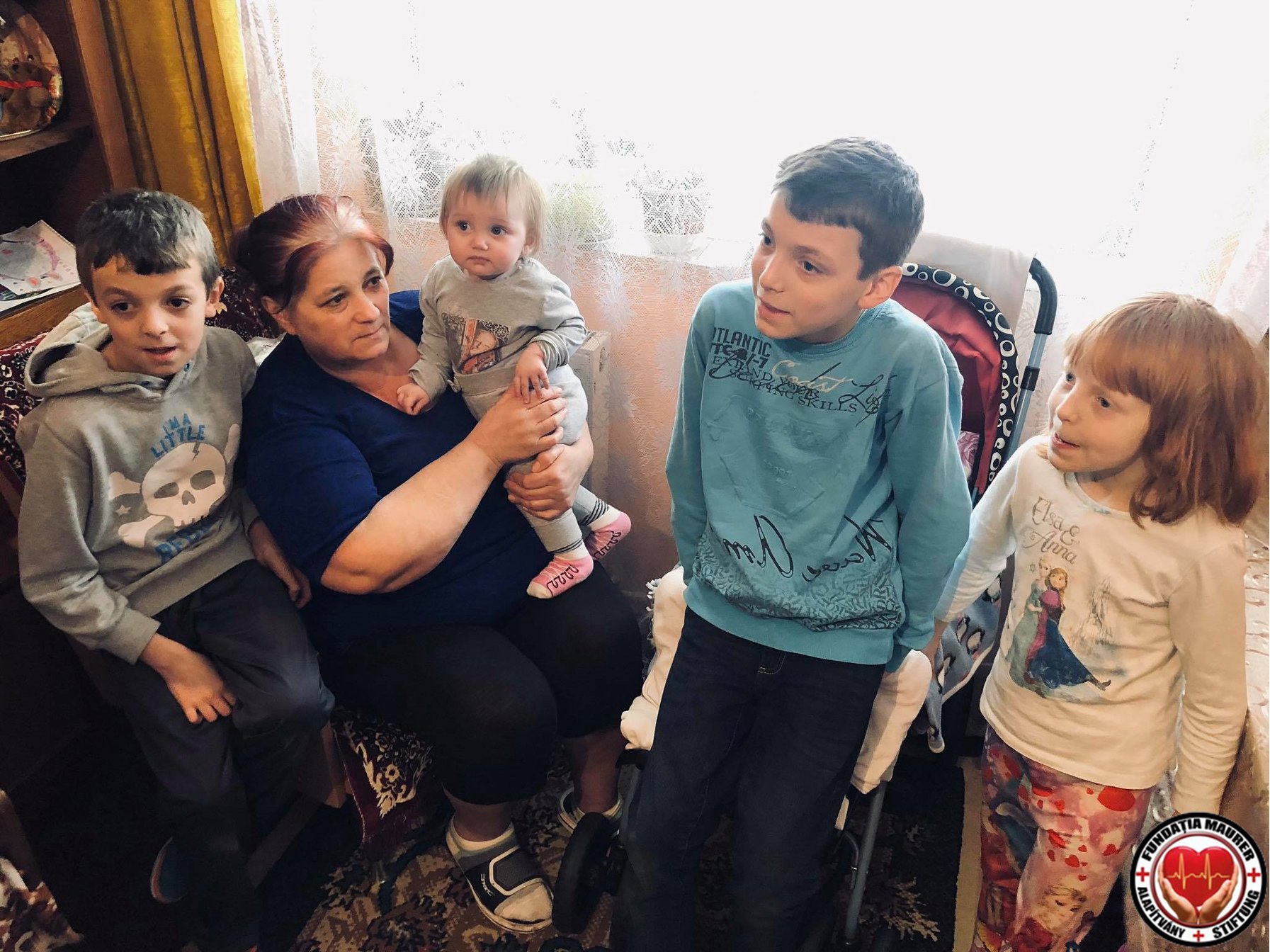 FOTOGALERIE. Patru copilași abandonați de mamă în Satu Mare. Crescuți cu greu de bunică