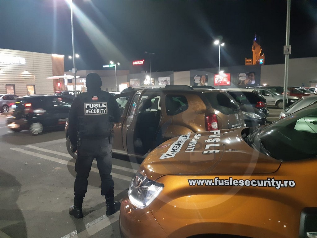 FOTOGALERIE. Intervenție rapidă la Kaufland, în Satu Mare. Hoți prinși în flagrant
