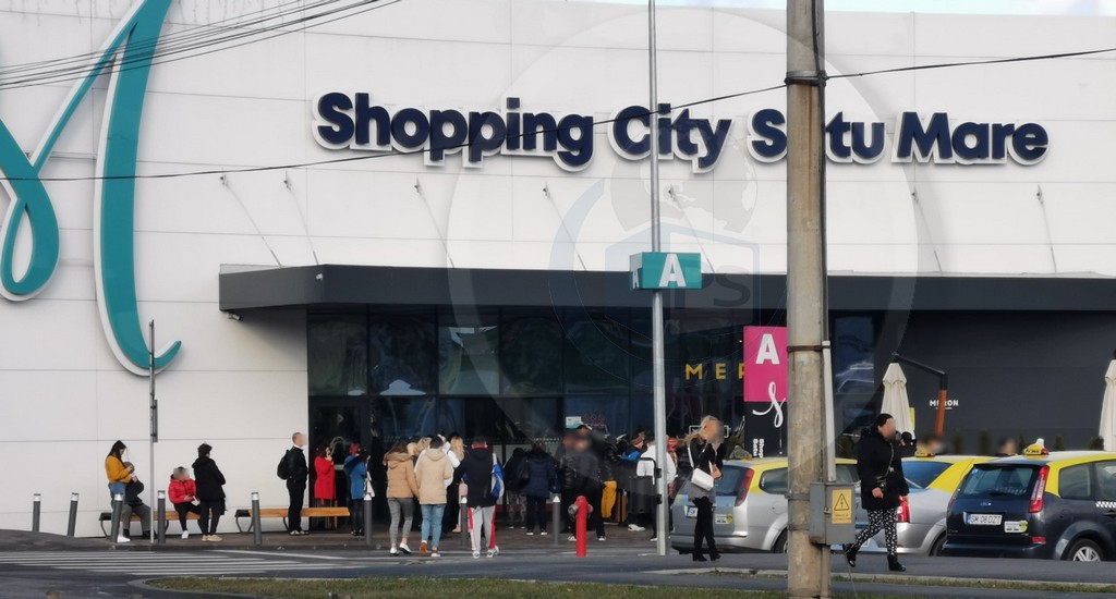 FOTO. Evacuare de urgență la mall-ul NEPI, în Satu Mare. Alarmă de incendiu