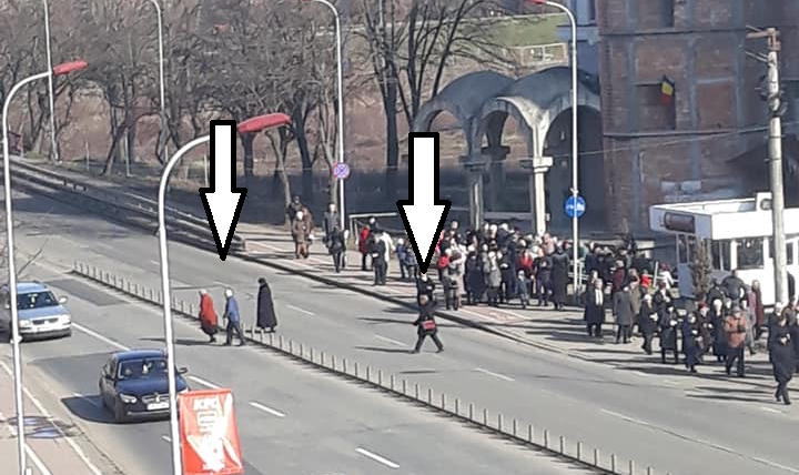 FOTO. Biserica Ortodoxă cere trecere de pietoni pe Podul Golescu, direct din biserică