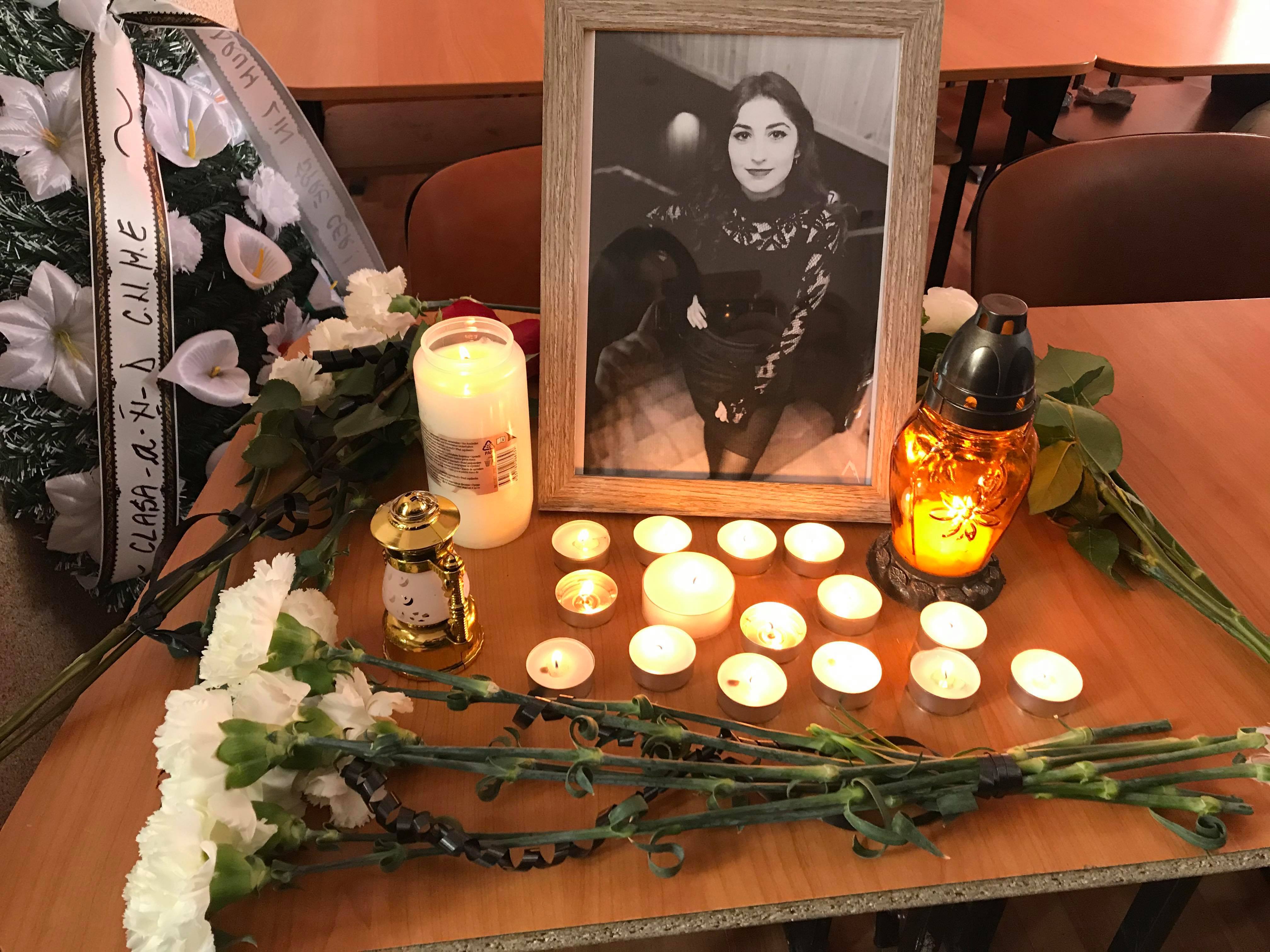 FOTO. Carmen, comemorată de colegi și profesori. Mesaje pline de durere