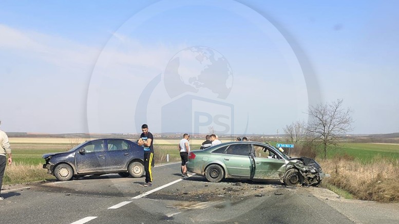 FOTO. Impact între două mașini! DN 19A, blocat total între Beltiug și Rătești