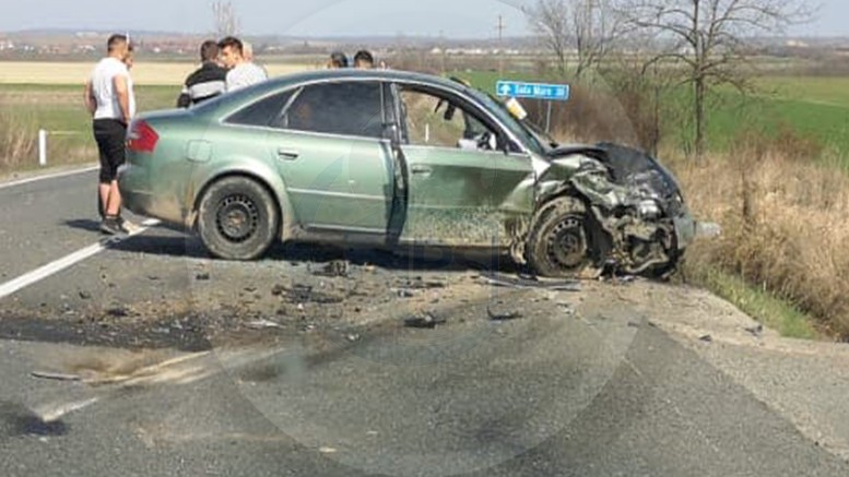 FOTO. Accident cu trei victime în județul Satu Mare. Impact între două mașini