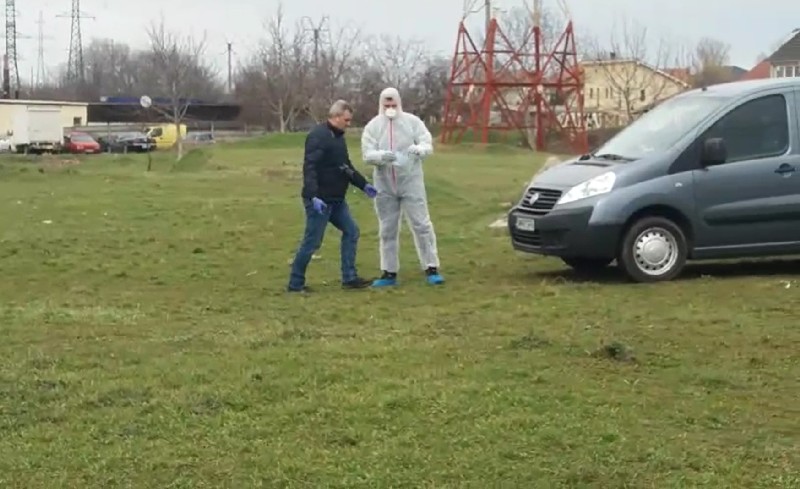 FOTO. Bărbat găsit mort într-o groapă, în Cartierul Micro 17 din Satu Mare