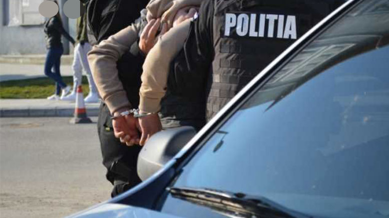 Dat în urmărire internațională, l-au găsit plimbându-se printr-un oraș din Satu Mare