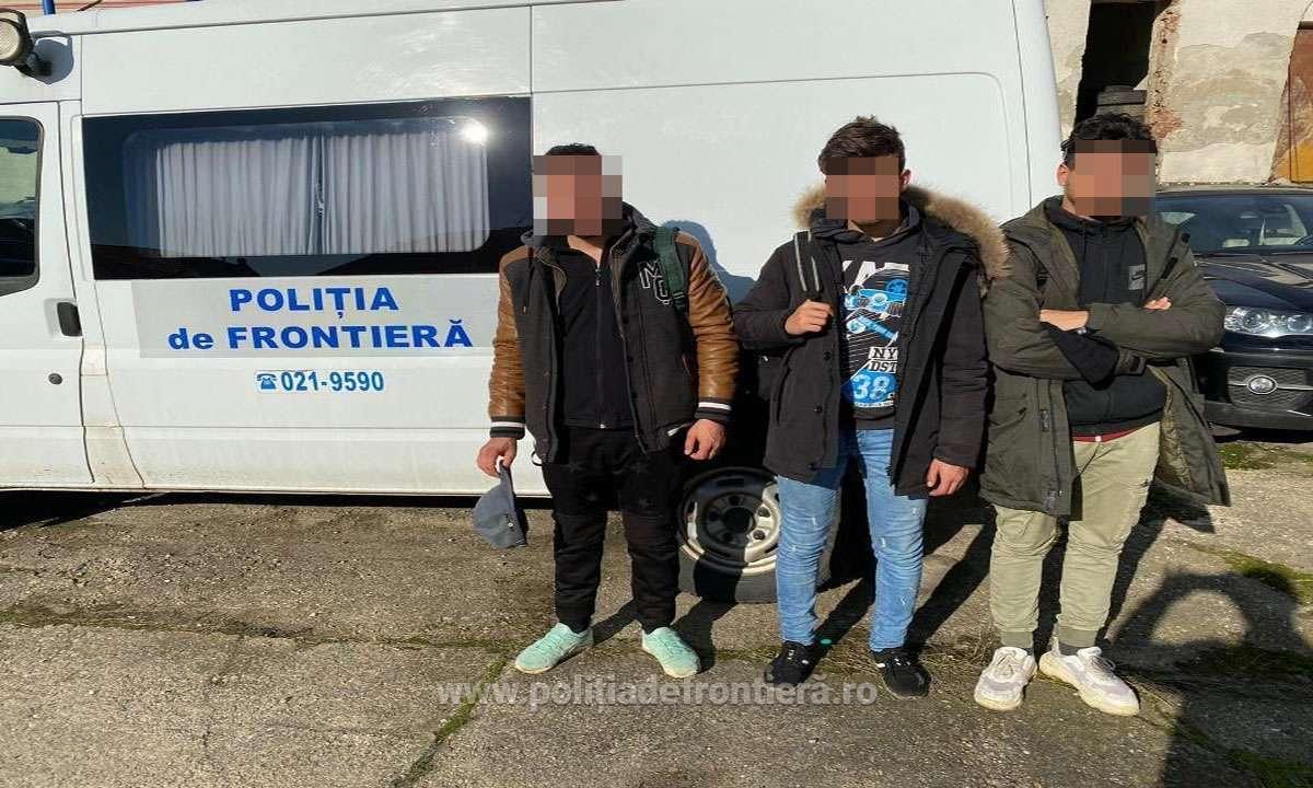 FOTO. Migranții nu se tem de coronavirus. Trei tineri au fost prinși în timp ce încercau să ajungă în Ungaria